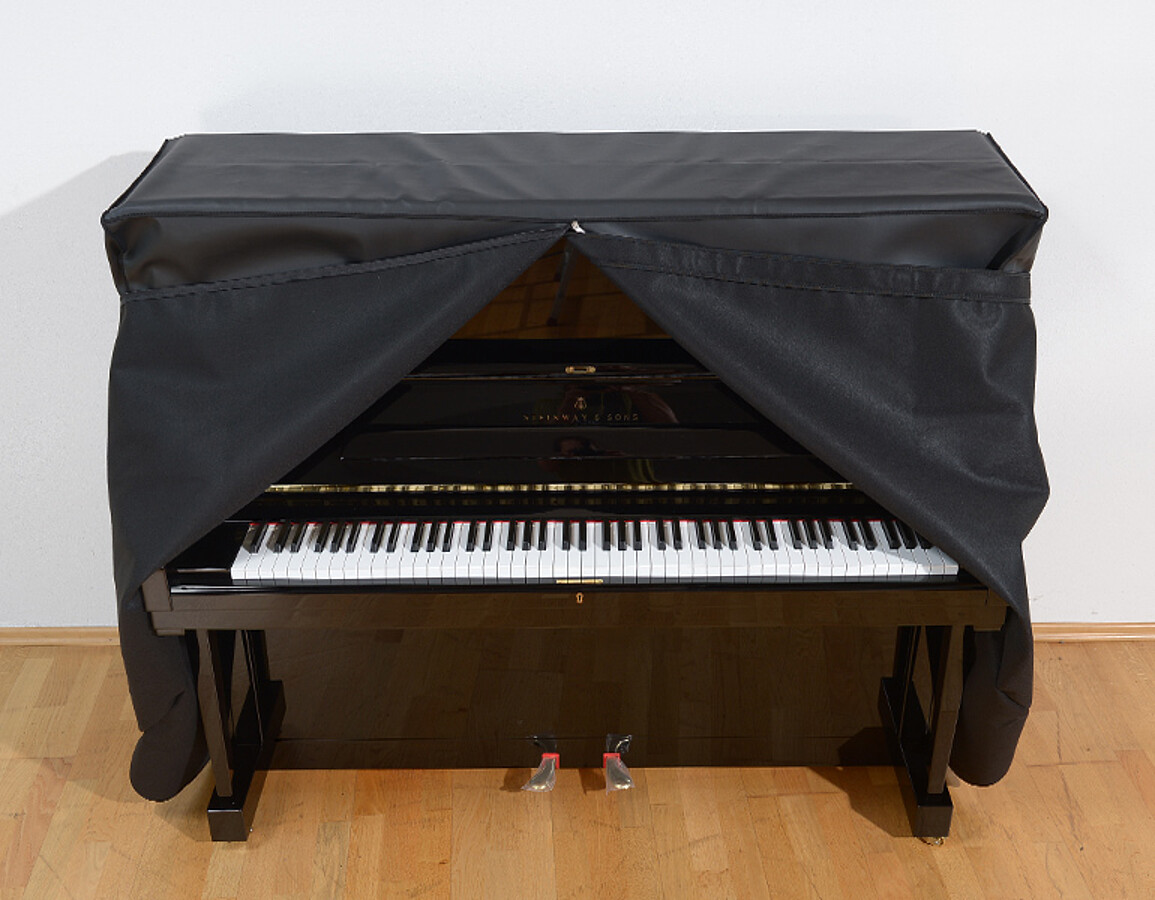 Pianodecken: غطاء بيانو منتصبPianodecken: غطاء بيانو منتصب  